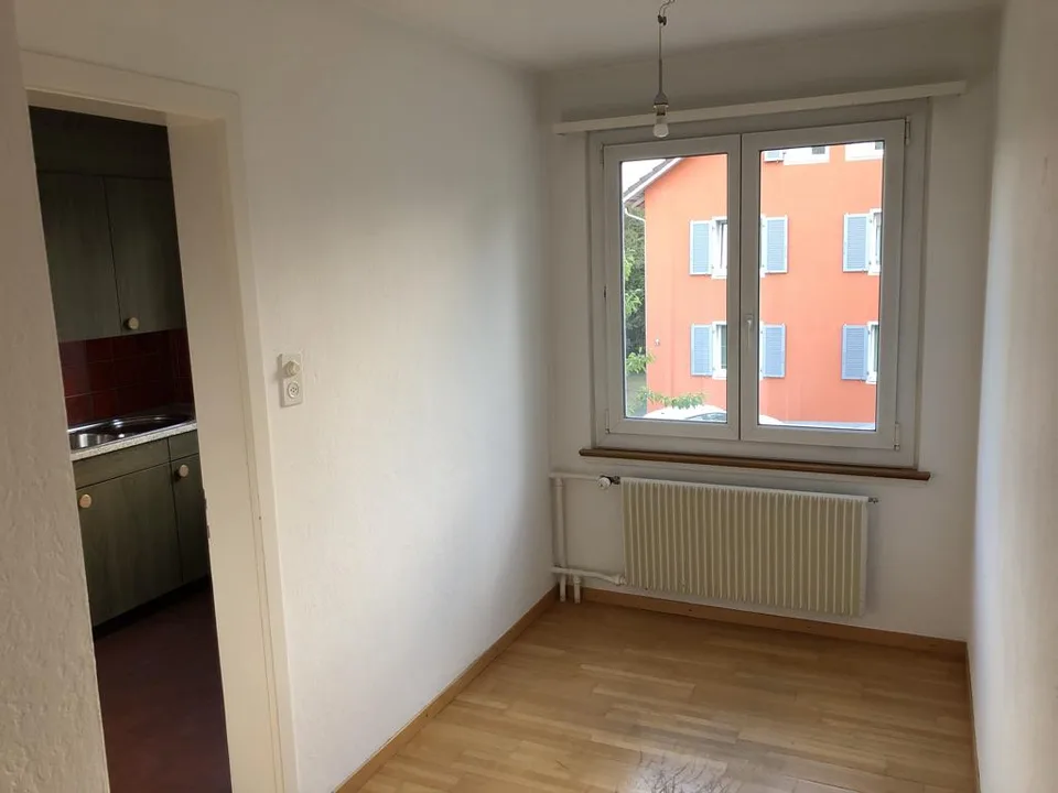 ältere 4.5 Zimmerwohnung in 2 Familienhaus zu vermieten