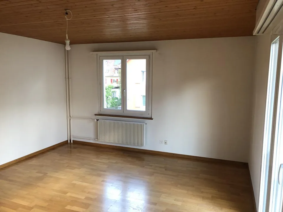 ältere 4.5 Zimmerwohnung in 2 Familienhaus zu vermieten