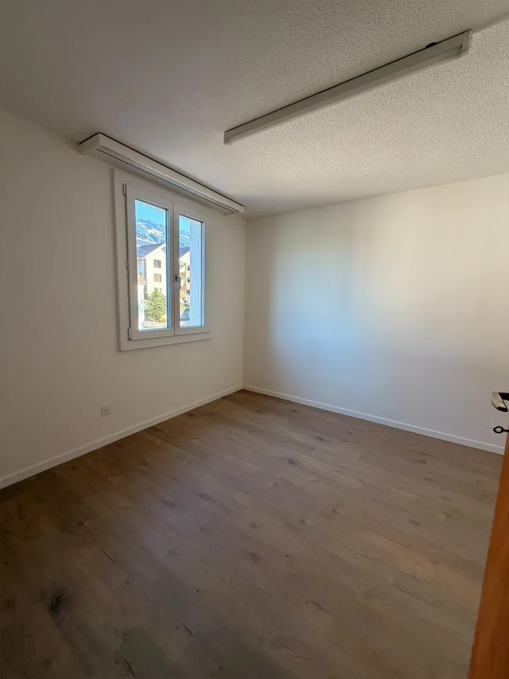 Charmante 3.5-Zimmer-Dachwohnung mit traumhafter See- und Bergsicht