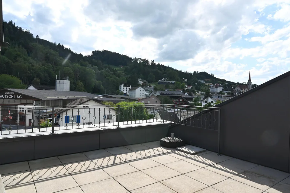 Einmalige 4,5 Zimmer-Dachwohnung mit Dachterrasse