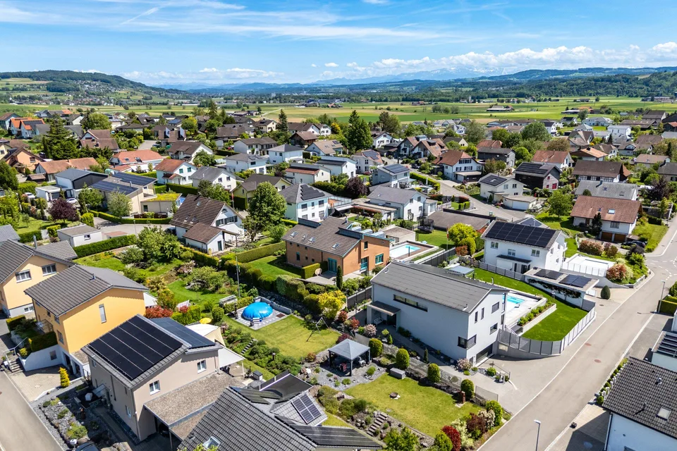 Wohnen mit Pool, Säntisblick und viel Privatsphäre