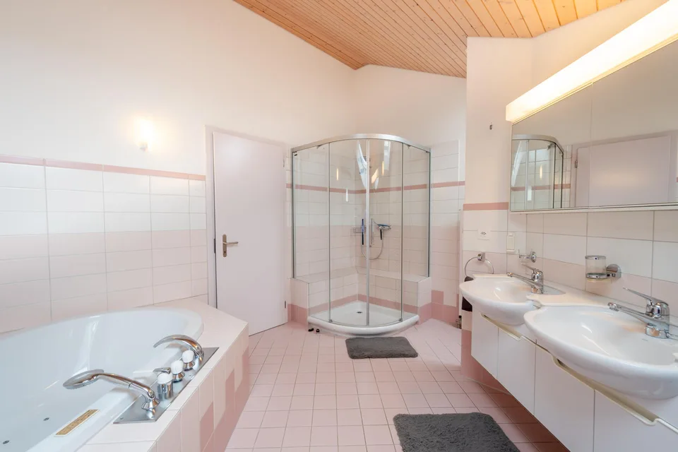 Wohnen mit Pool, Säntisblick und viel Privatsphäre