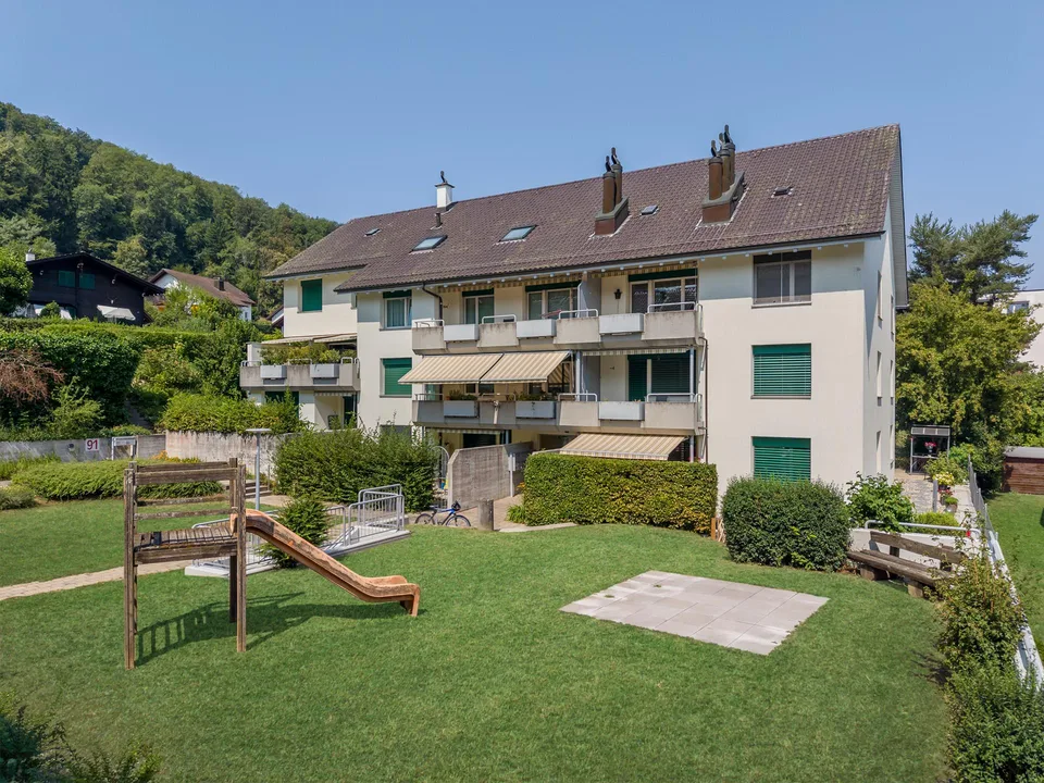 Grosszügige 4-Zimmerwohnung mit zwei sonnigen Balkonen