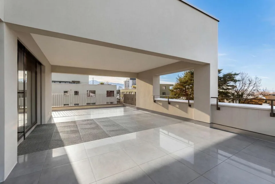Topmoderne Attikawohnung mit Traumterrasse