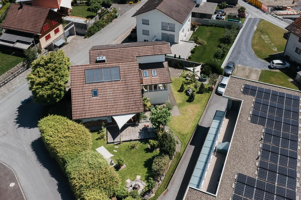 Grosszügiges Einfamilienhaus mit Einliegerwohnung und Büroräumlichk...