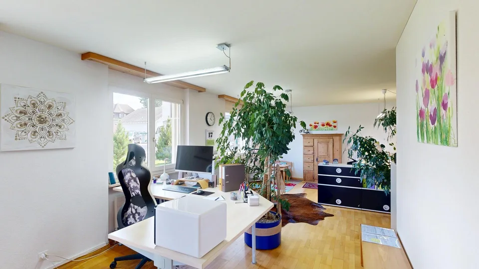 Grosszügiges Einfamilienhaus mit Einliegerwohnung und Büroräumlichk...