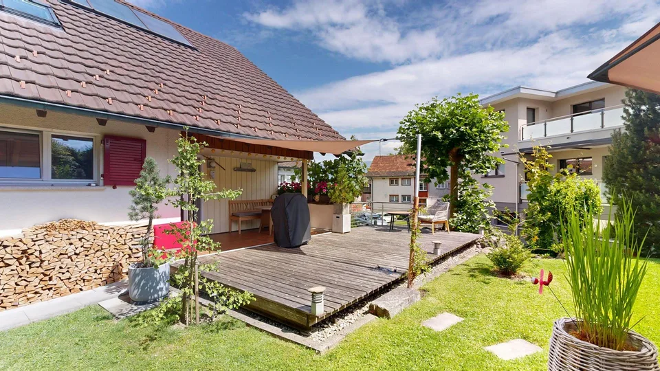 Grosszügiges Einfamilienhaus mit Einliegerwohnung und Büroräumlichk...