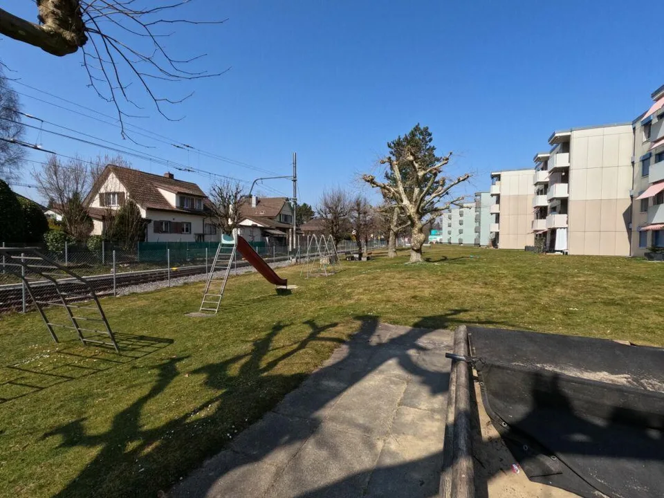Moderne Familienwohnung mit Gartensitzplatz