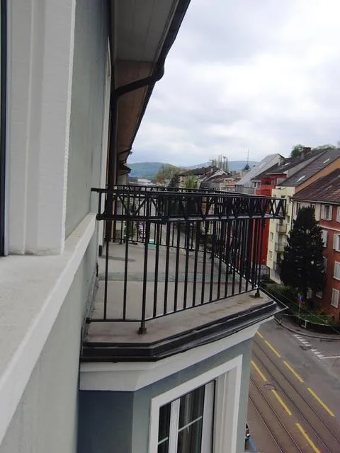 Great 4-room old building apartment in the popular Gundeli quarter