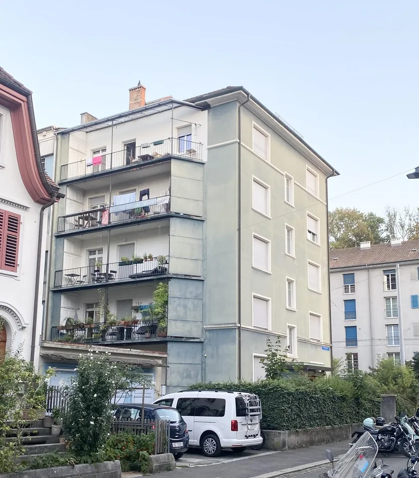 Great 4-room old building apartment in the popular Gundeli quarter