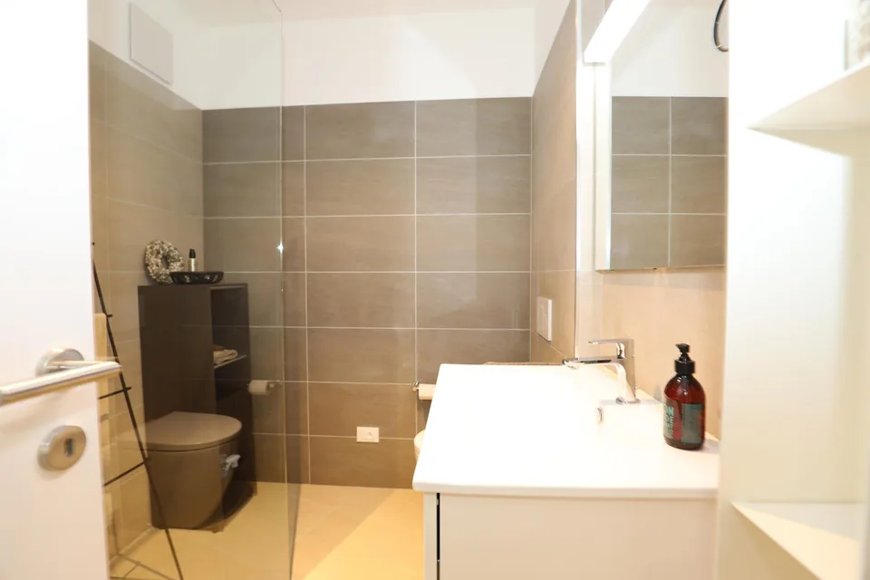 Moderne 2-Zimmer-Neubauwohnung, ruhig gelegen mit Garten