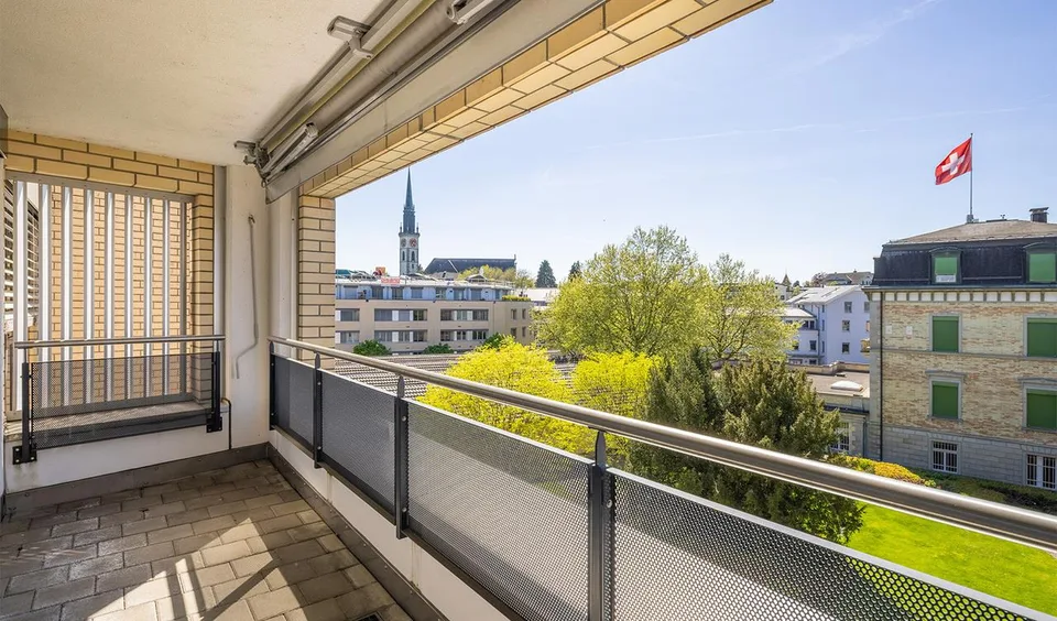 Zentral. Grosszügig. Besonders. Attika-Maisonettewohnung in Cham