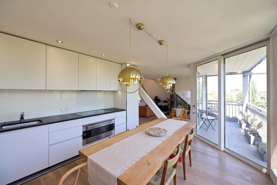 LUXURIÖSE DESIGNERWOHNUNG MIT PANORAMA-DACHTERRASSE UND KLIMAANLAGE