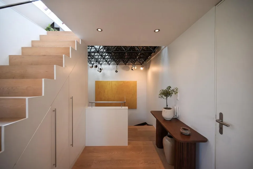 LUXURIÖSE DESIGNERWOHNUNG MIT PANORAMA-DACHTERRASSE UND KLIMAANLAGE