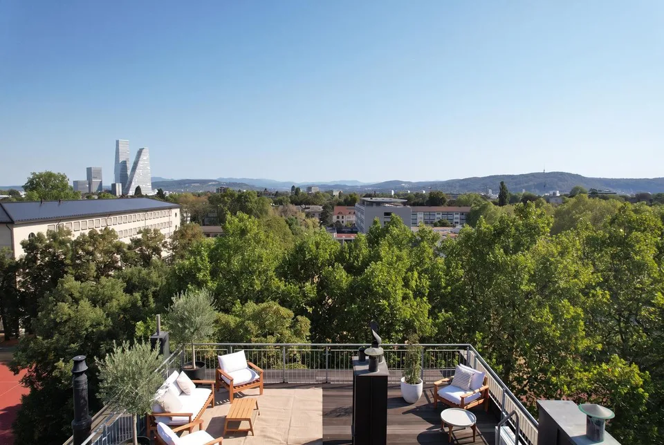 LUXURIÖSE DESIGNERWOHNUNG MIT PANORAMA-DACHTERRASSE UND KLIMAANLAGE