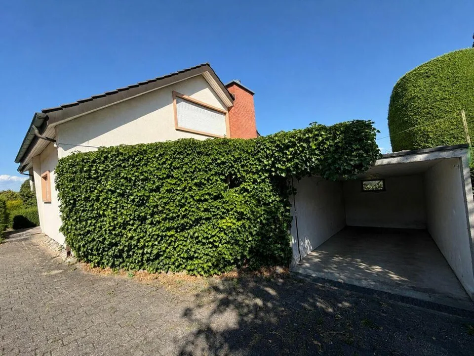 Freistehendes Einfamilienhaus mit Charme und Gartenparadies an attr...