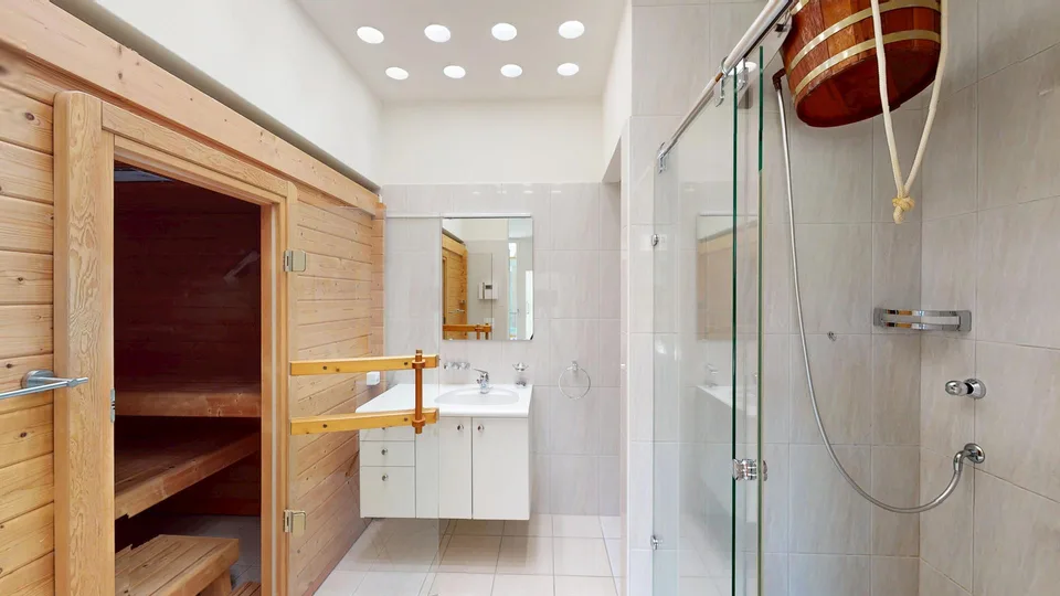 Representative 284qm Attika-Wohnung mit Lift zwei TG-Plätzen uvm.