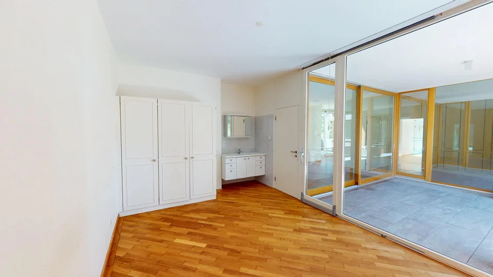 Representative 284qm Attika-Wohnung mit Lift zwei TG-Plätzen uvm.