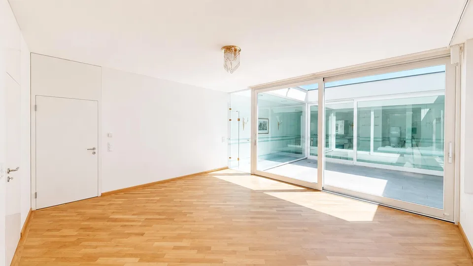 Representative 284qm Attika-Wohnung mit Lift zwei TG-Plätzen uvm.