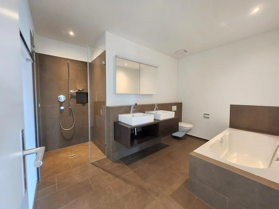 Wohntraum mit Weitblick: 2.5-Zimmer-Wohnung mit Balkon
