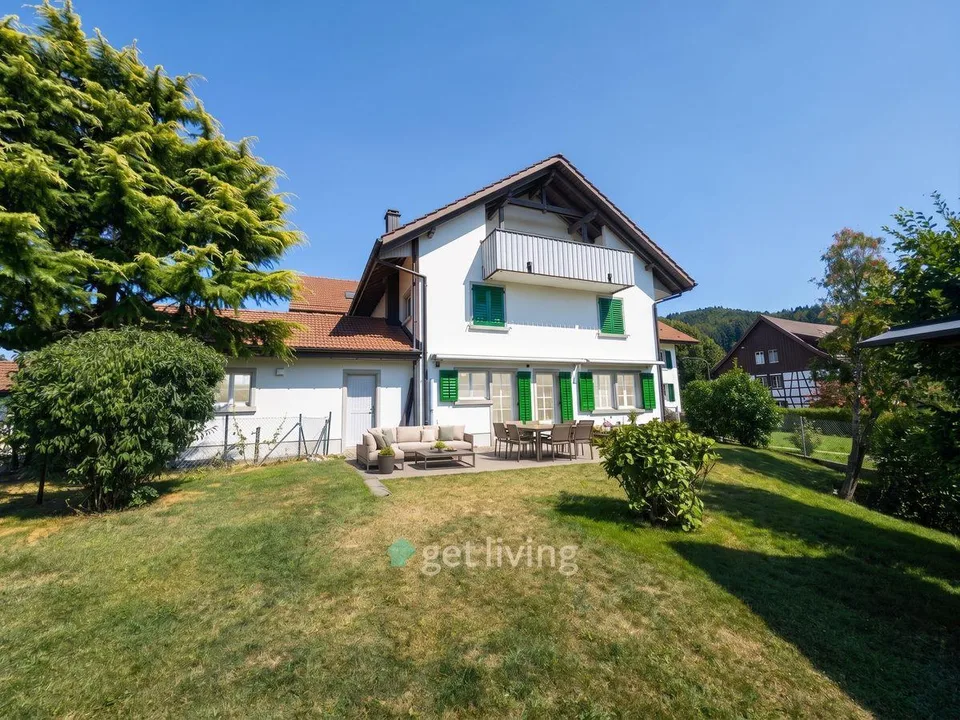 WOHNEN WIE IM EINFAMILIENHAUS - MIT RIESIGEM GARTEN!