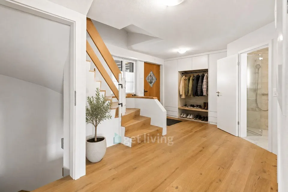 WOHNEN WIE IM EINFAMILIENHAUS - MIT RIESIGEM GARTEN!