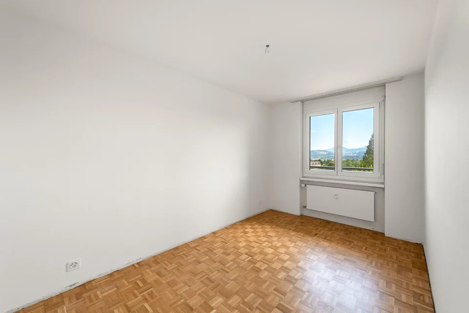 Modernes Wohnen mit Ausblick - sanierte 3.5-Zimmer-Maisonette.