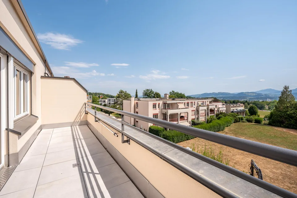 Modernes Wohnen mit Ausblick - sanierte 3.5-Zimmer-Maisonette.