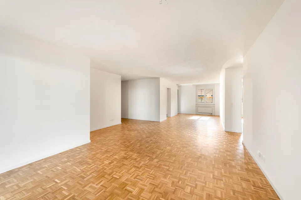 Entre Reussufer et vie de ville - appartement de 5,5 pièces rénové.