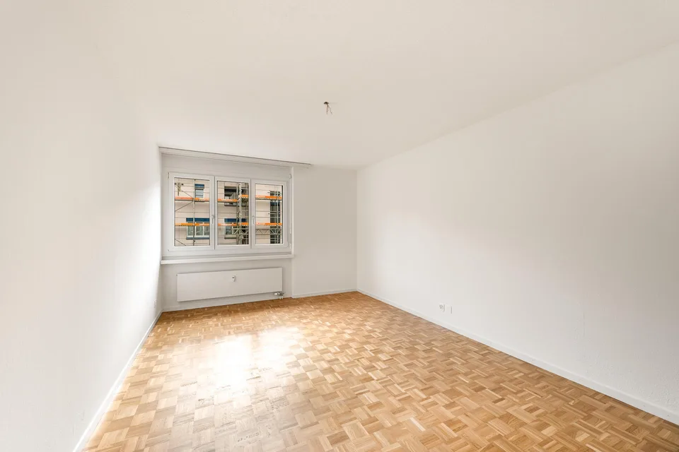 Entre Reussufer et vie de ville - appartement de 5,5 pièces rénové.