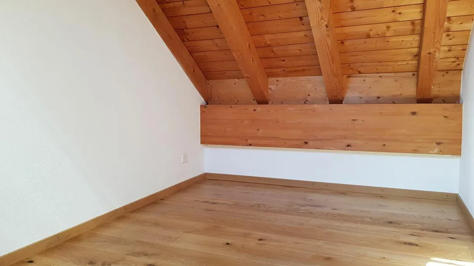 traumhafte Dachwohnung mit Galerie und Balkon an top Lage