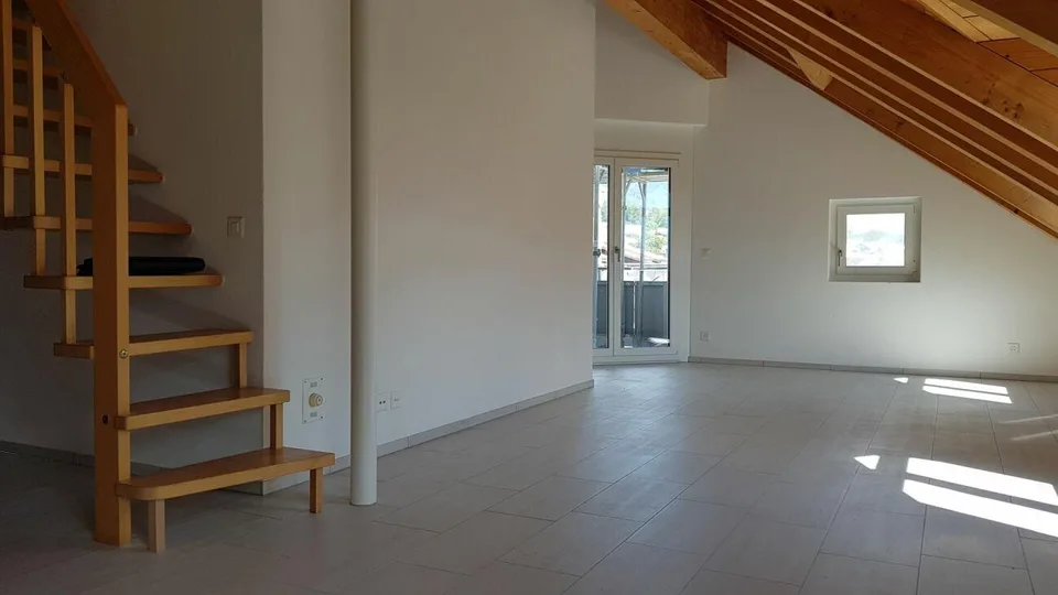 traumhafte Dachwohnung mit Galerie und Balkon an top Lage