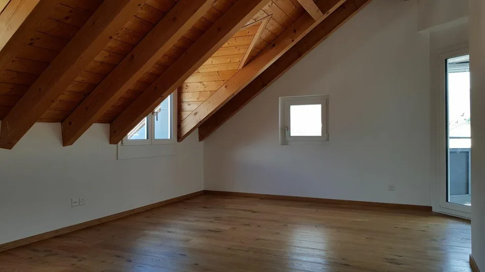 traumhafte Dachwohnung mit Galerie und Balkon an top Lage