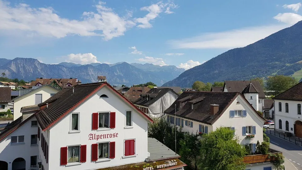 traumhafte Dachwohnung mit Galerie und Balkon an top Lage