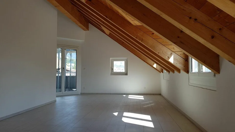 traumhafte Dachwohnung mit Galerie und Balkon an top Lage