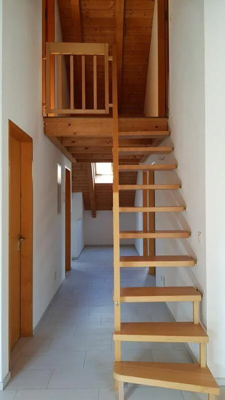 traumhafte Dachwohnung mit Galerie und Balkon an top Lage