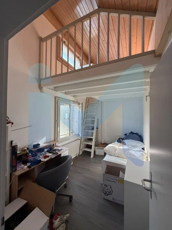 Appartement de 4 pièces au 3ème étage sans ascenseur situé à Chêne-...