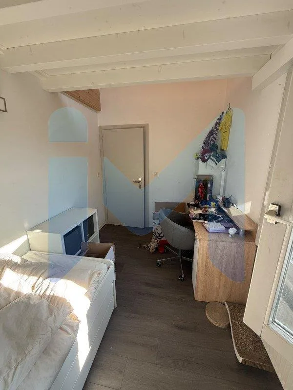 Appartement de 4 pièces au 3ème étage sans ascenseur situé à Chêne-...