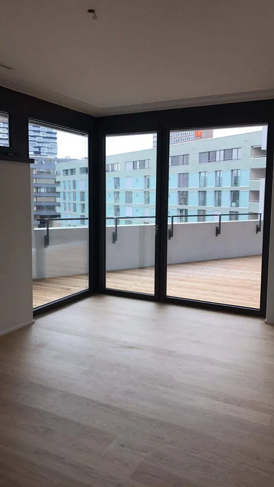 Grosszügige und lichtdurchflutete 5.5 Zimmerwohnung  - Wohnen im Ha...