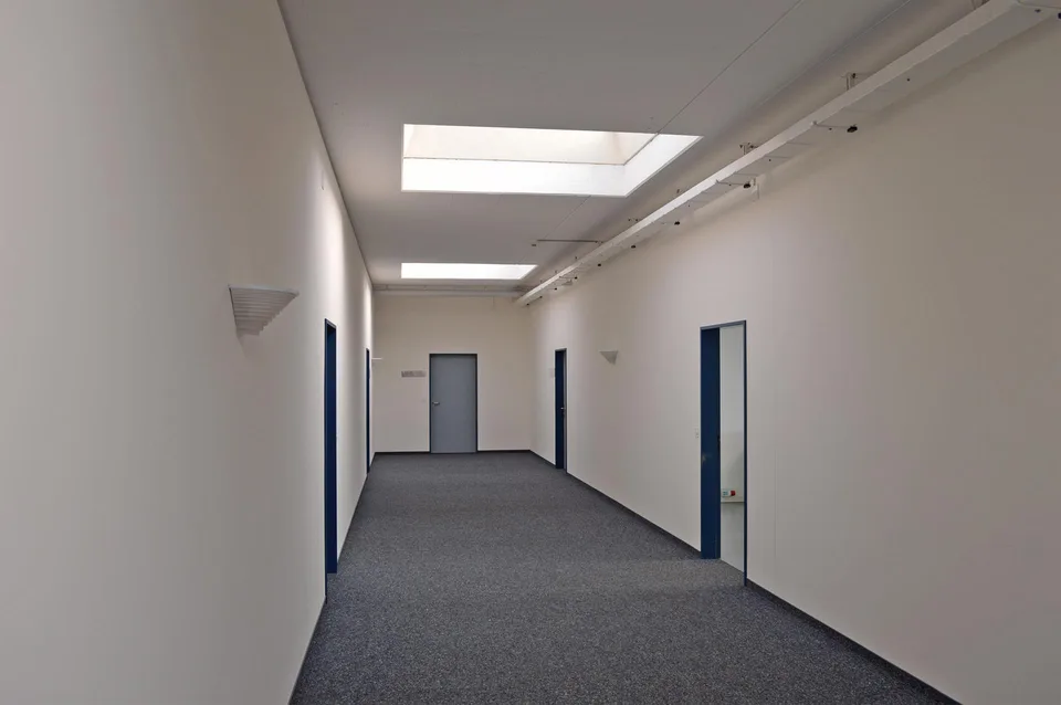 Attraktiver Gewerberaum mit viel natürlichem Licht