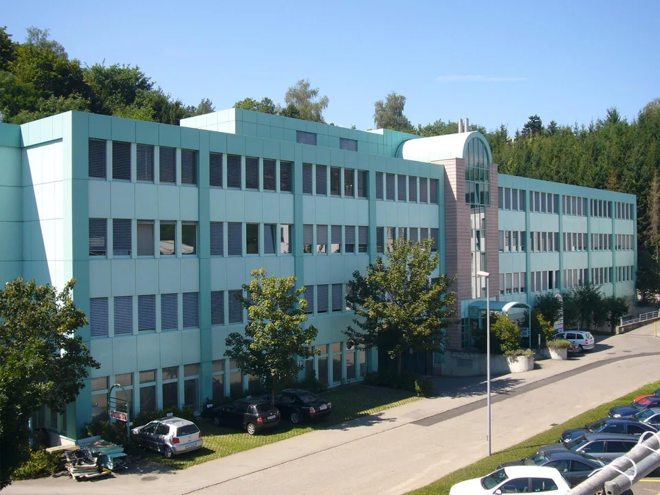Attraktiver Gewerberaum mit viel natürlichem Licht