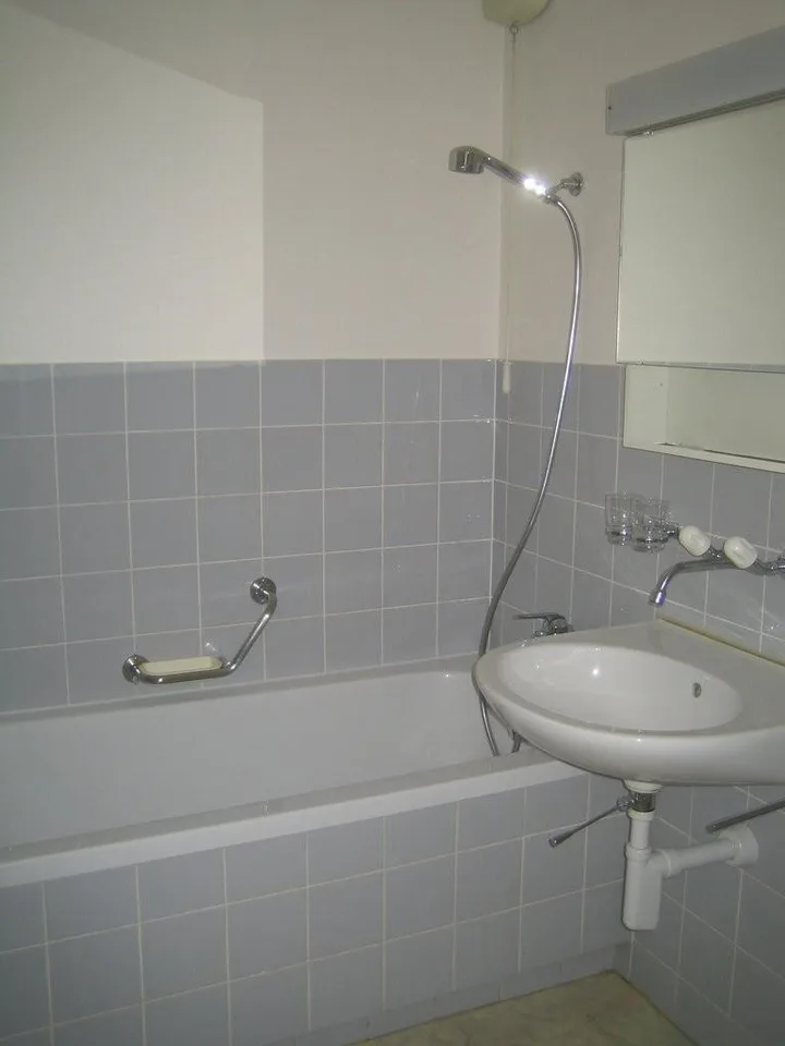 günstige Wohnung mit sonnigem Balkon an zentraler Lage