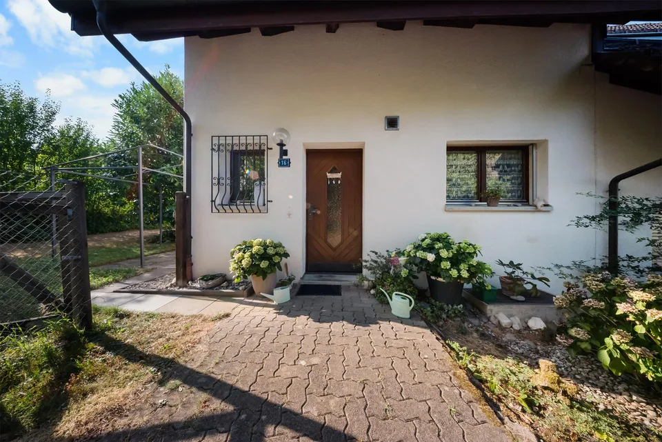 4.5 Zi. RFH mit grossem Garten in Schneisingen