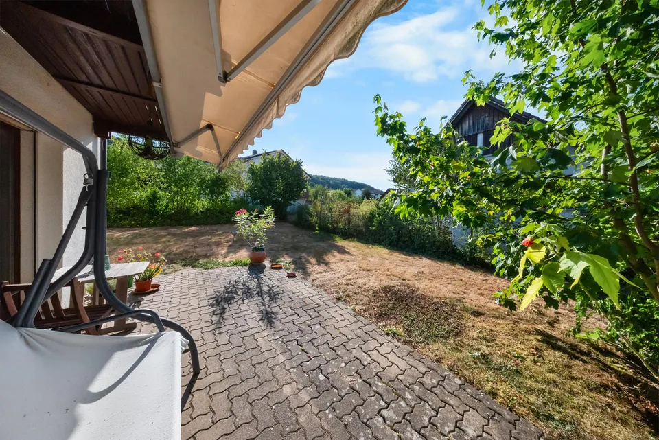 4.5 Zi. RFH mit grossem Garten in Schneisingen