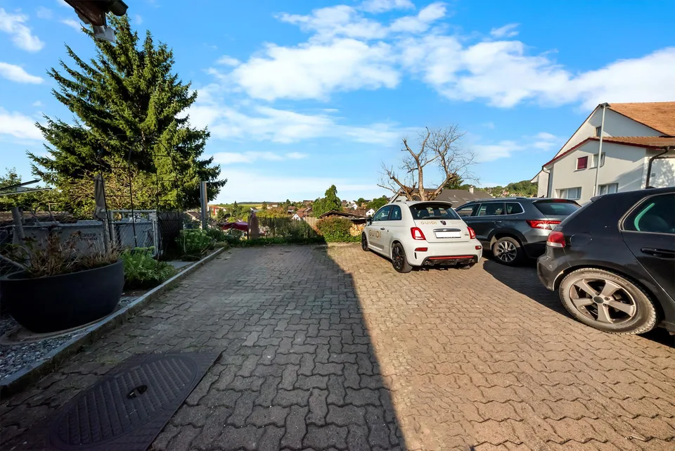 4.5 Zi. RFH mit grossem Garten in Schneisingen