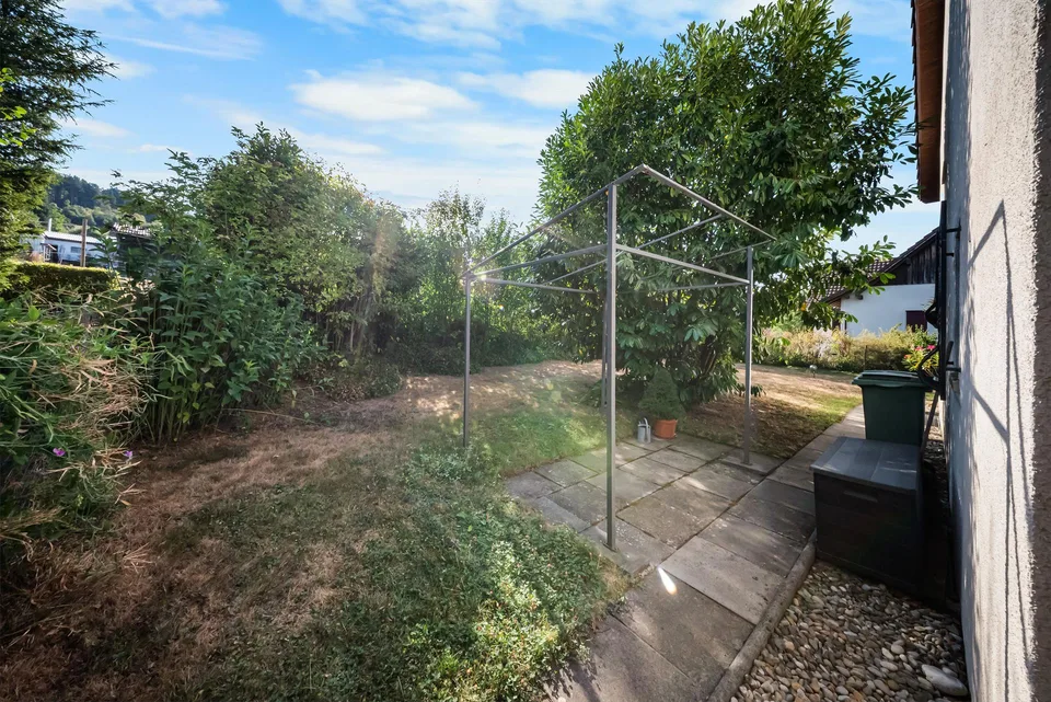 4.5 Zi. RFH mit grossem Garten in Schneisingen