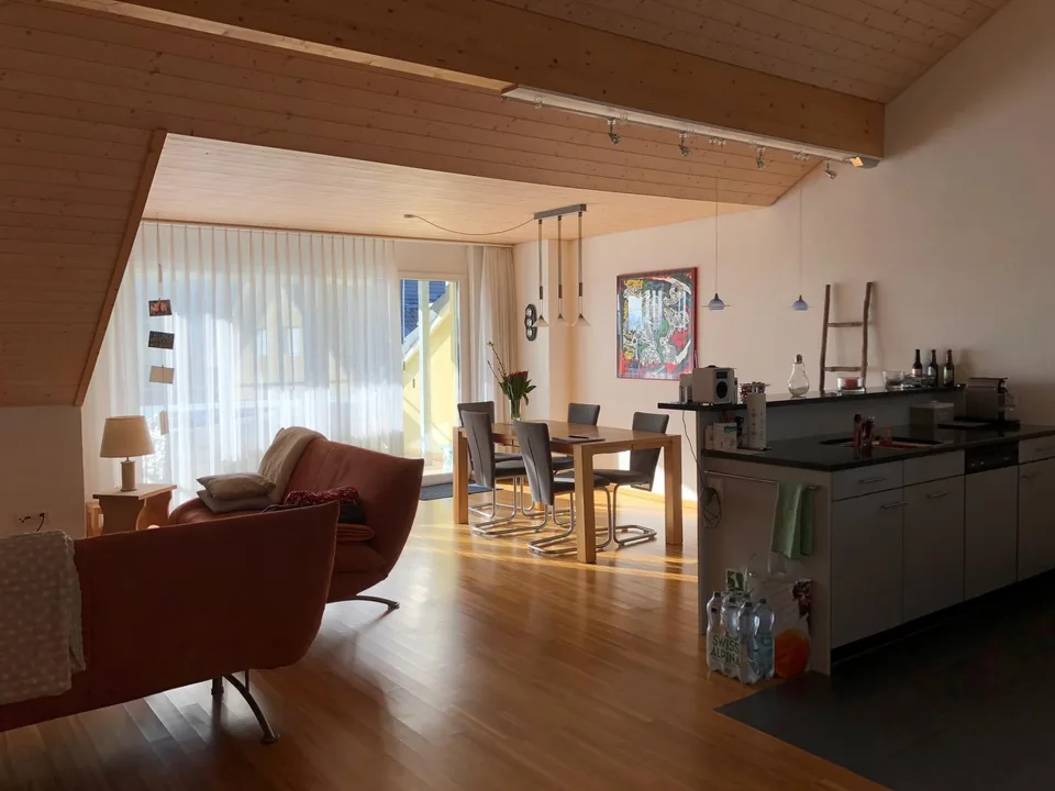 Charmante 2.5-Zimmer-Dachwohnung mit Weitblick und viel Charakter