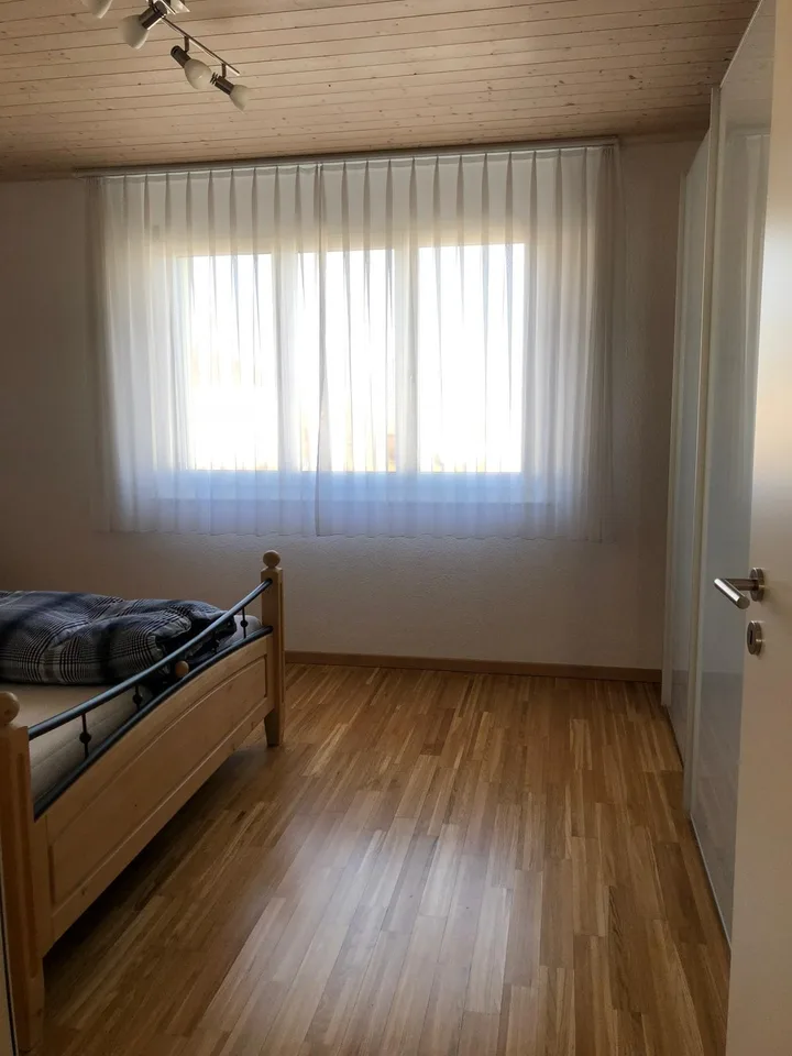 Charmante 2.5-Zimmer-Dachwohnung mit Weitblick und viel Charakter