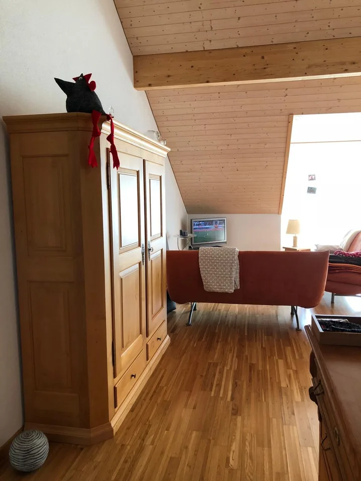 Charmante 2.5-Zimmer-Dachwohnung mit Weitblick und viel Charakter