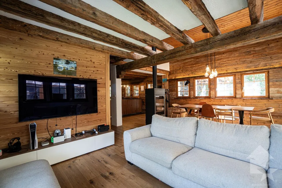 Geräumiges Chalet mit Charakter, schöner Veranda und herrlichem Garten